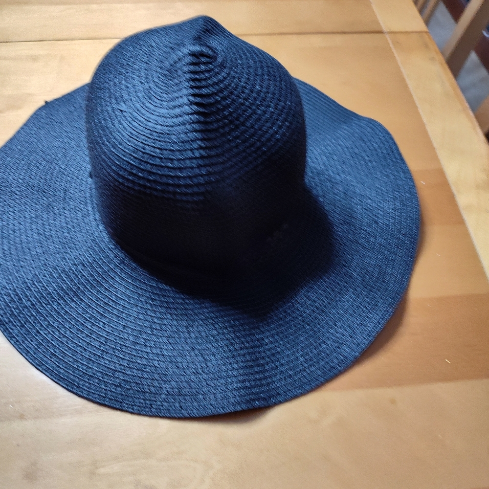 Hat - Picture 2 of 4